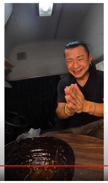 图片[5]-油管上卡车司机博主，夸张的嘬面方式和….-网创风向标论坛-网络创业-网创圈